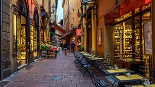Cosy cafés and wine shops in Emilia Romagna – explore more with Imola F1 Travel Packages